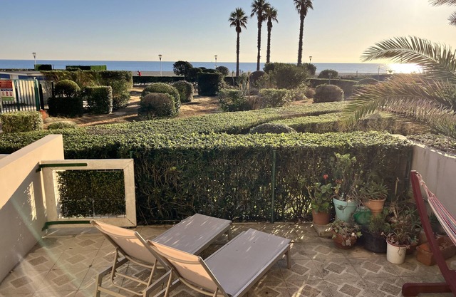 Sea Front Ground Floor Apartment. Large terrace, pool, air con.