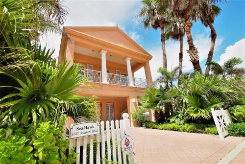 Sea Hawk - Private Beach House With Pool & Hot Tub Home