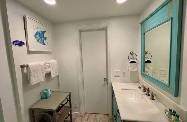 Sea Horse Resort - Villa Ocean Front Deluxe One Bedroom Suite {1, 4}