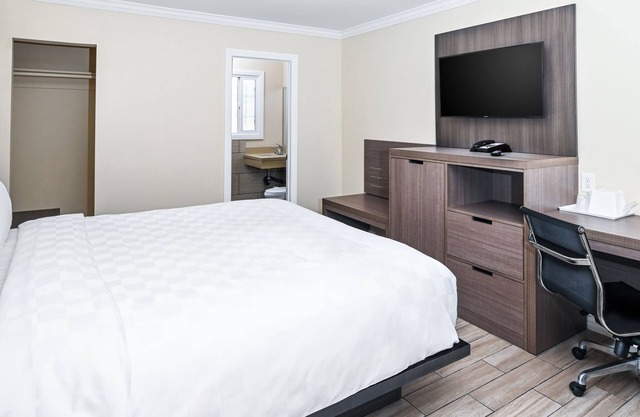 Sea Rock Inn - Long Beach