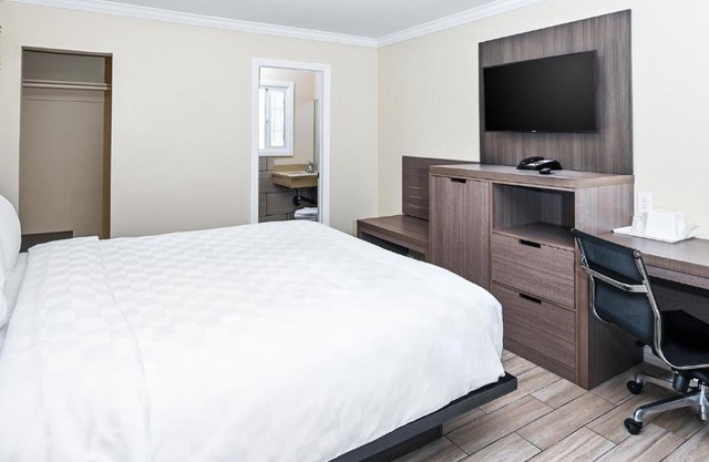 Sea Rock Inn - Long Beach