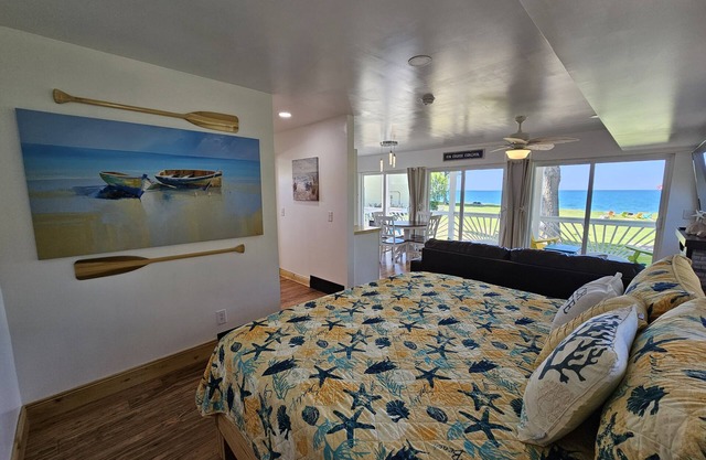 SEA SIDE LAKE FRONT COTTAGE