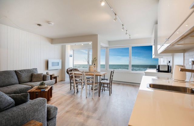 Sea Spray - Beach front apartment