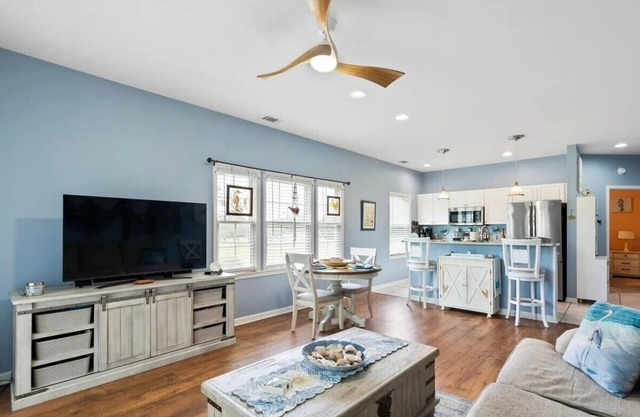 Sea Trail 2-bedroom condo with 2 Pools, Fitness Center - 5 min to Beach!