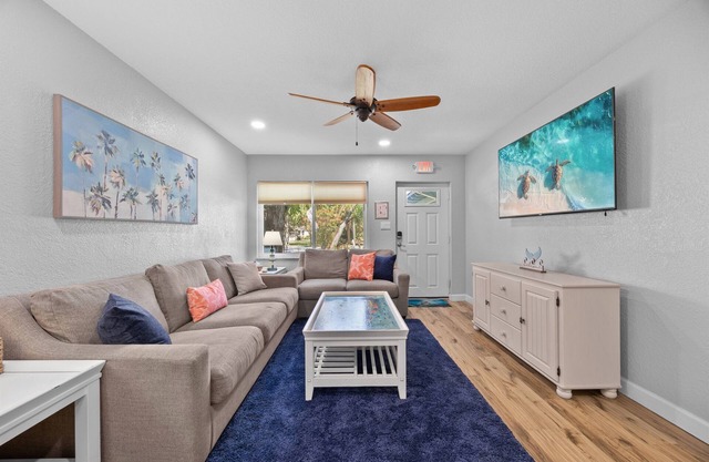 Sea Turtle-Mins to Beach, Pet Friendly, King Bed