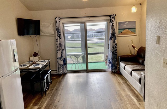 Sea turtle Sanctuary is a 1bedroom 1bath condo with dock access