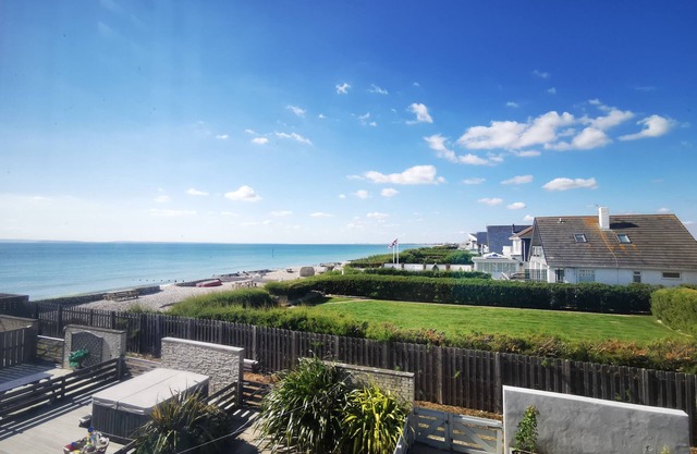 Sea View 3 bedroom seaside property