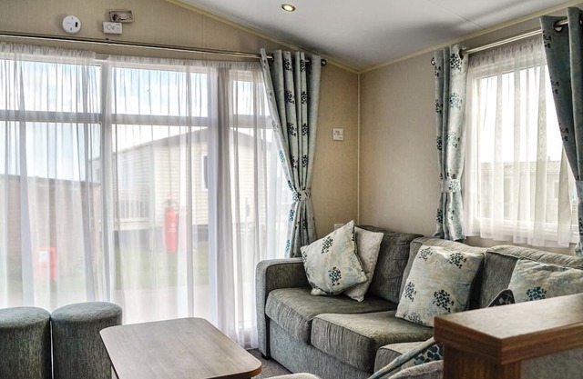 Sea View 59 - UK45586