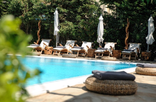 Sea View Cityscape Hotel