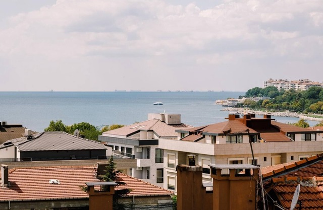 Sea View Duplex with Terrace 5 min to Marina