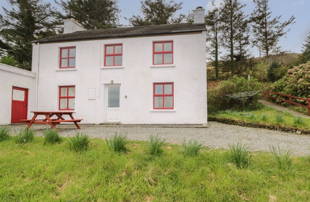 SEA VIEW HOUSE, family friendly in Tully, County Galway