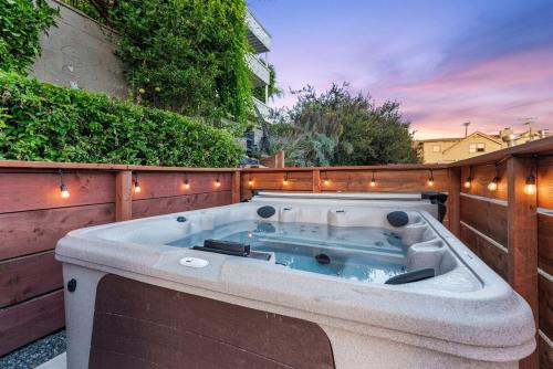 Sea View, Sauna, Hot Tub, Beach Bikes, Stream