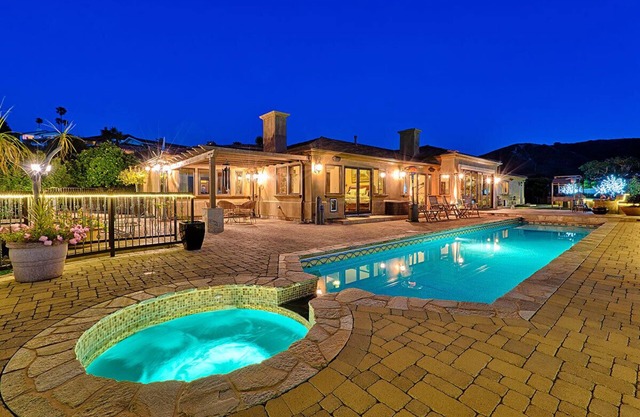 Sea View Villa w/Private Pool, Hot Tub, fireplace, wine bar, Piano in La Jolla