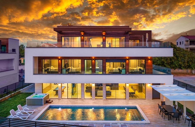 Sea view Villa with Sauna and Pool