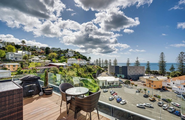 Seabreeze Penthouse - Napier Holiday Apartment