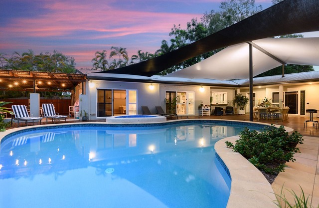 Seabrook Beach House & Cottage
