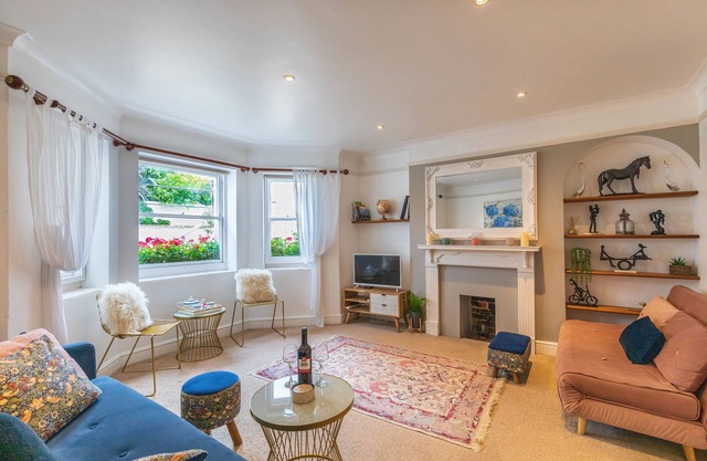 Seafront Apartment Private Garden & Free Parking