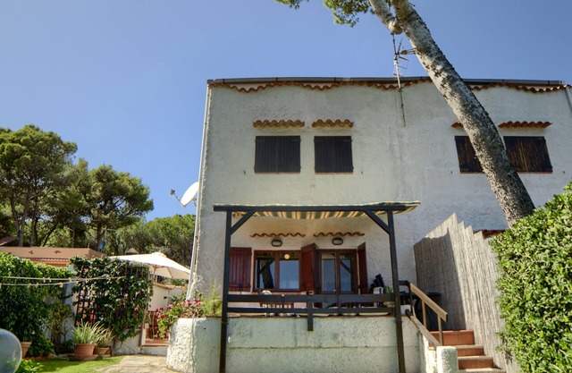 Seafront house with private access to the sea. Completely renovated in 2016