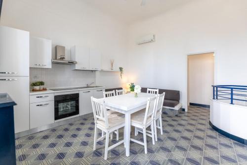Seafront in the center - perfect for families