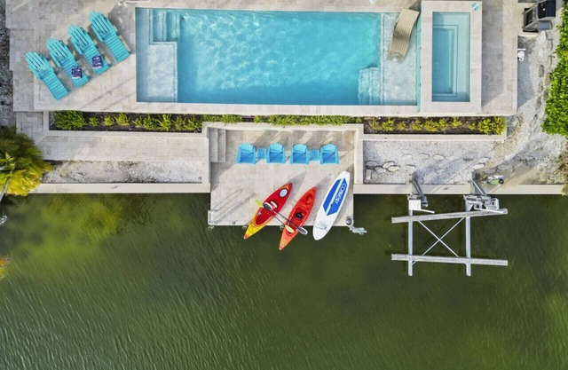 SeaGlass: Lakefront Home