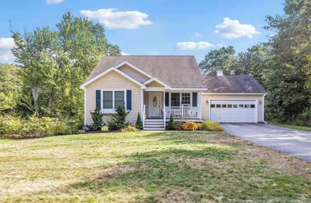 Seaglass Landing | Quick drive to beach