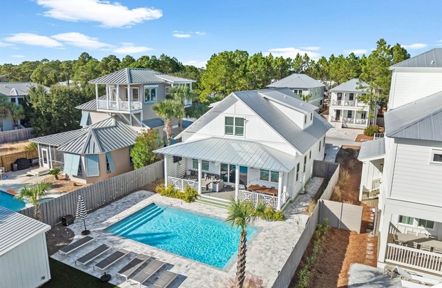 Seagrove Beach Charmer! Private Pool, 4 Bikes, & LSV Included!