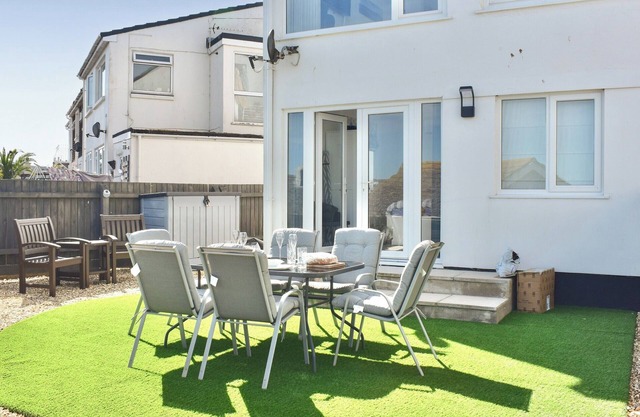 Seagulls view is a modern 3 bedroom house sleeping up to 5 guests.