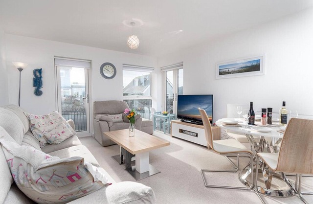 Seahorses - Two Bedroom Cottage, Sleeps 4