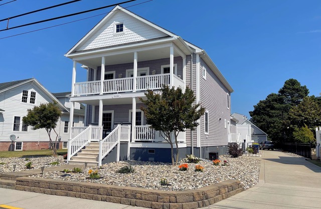 Seas The Day - 4BR Waterfront,pier, boat dock,decks, LINENS&TOWELS PROVIDED