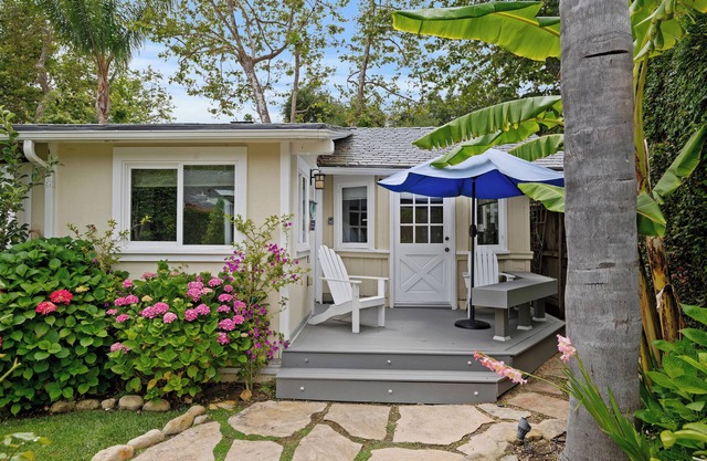 Seashell Cottage - Charming Hideaway at the Beach