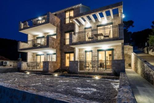 Seaside apartments with a swimming pool Pomena, Mljet - 22317