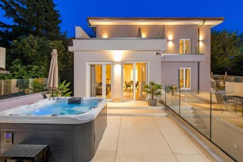 Seaside apartments with a swimming pool Selce, Crikvenica - 22985