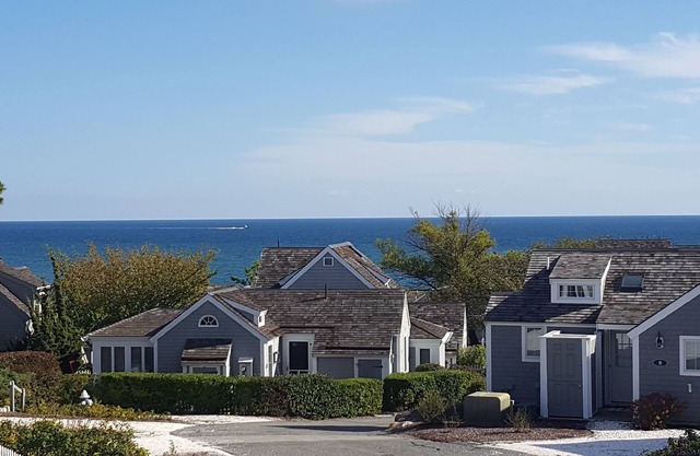 Seaside Condo 100 yards from pristine private beach.