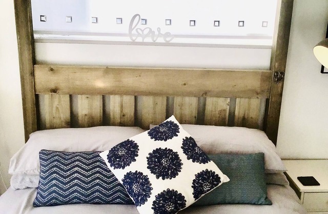 Seaside Escape Overlooking Beautiful Looe bay