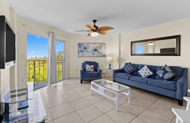 Seaside Family Escape! Pool, Playground, BBQs & Easy Beach Access!