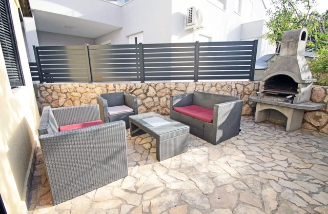 Seaside holiday house Vinjerac, Zadar (K-21841)