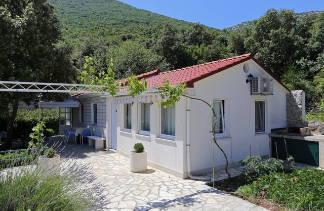 Seaside holiday house Cove Velika Prapratna, Pelješac (K-9486)