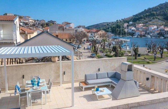 Seaside holiday house Zaton, Krka (K-23406)