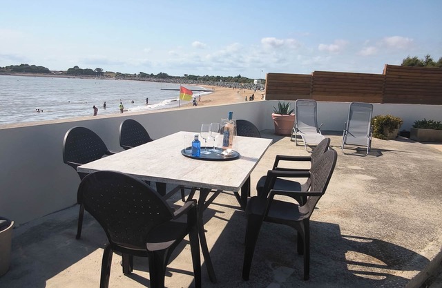 Seaside house facing the ocean.