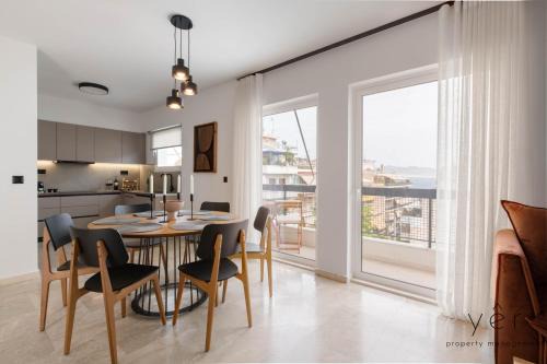 Seaside Luxury - 3 Min to Freatida Beach