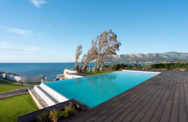Seaside luxury with private pool, sauna and direct beach access