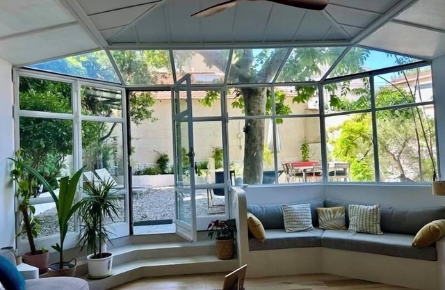 Seaside, magnificent 150m2 apartment with garden