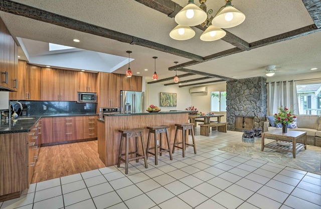 Seaside Oasis-Near Beach w/AC, BBQ & more!