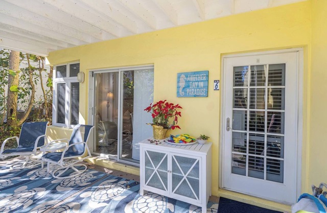 Seaside Serenity: Chic 1-Bed/2-Bath on A1A