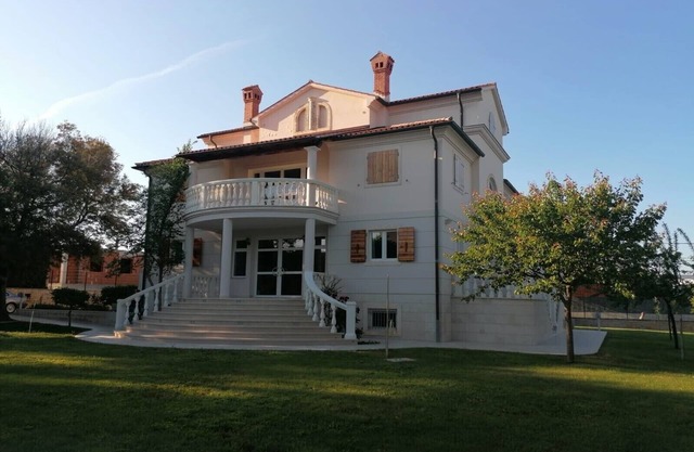 Seaside villa with 1700 m2 of private garden