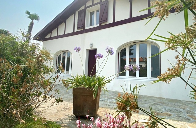 Seaside villa with swimming pool - Parlementia
