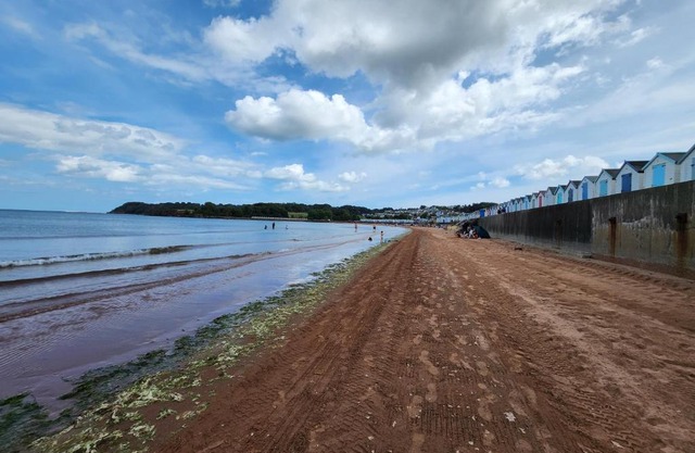 Seaspot is a 1 bed annex ground floor apartment at stunning Broadsands Beach nr Brixham!