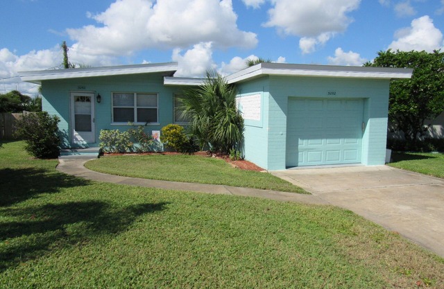 Seatreat - Adorable House Steps to Beach & Marina