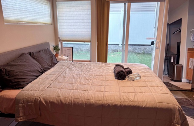 Seattle Gem - Cozy Private 1 Bed 1 Bath with Shared Yard