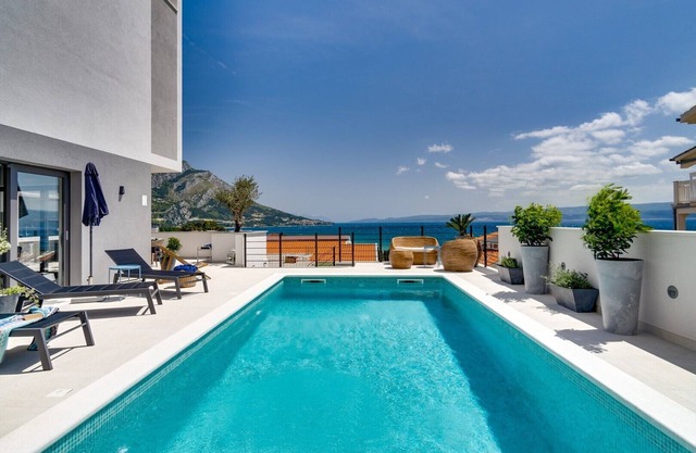 Seaview villa Mila with 4 en-suite bedrooms, private heated pool, Finnish sauna, Treadmill, sandy beach 250m